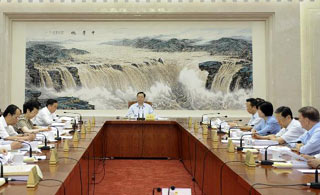 張德江主持召開(kāi)十二屆全國(guó)人大常委會(huì)第五次委員長(zhǎng)會(huì)議