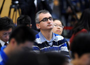 會(huì)議現(xiàn)場(chǎng)的境外媒體記者