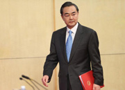 外交部部長(zhǎng)王毅步入會(huì)場(chǎng)