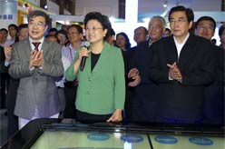 劉延?xùn)|、郭金龍參加2016年全國科技活動(dòng)周活動(dòng)