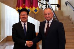 摩爾多瓦總統(tǒng)多東、總理菲利普會見張春賢