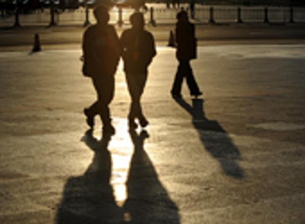 大會(huì)閉幕，廣場(chǎng)上來(lái)的最早的還是新聞?dòng)浾? /></a></p>
<p class=