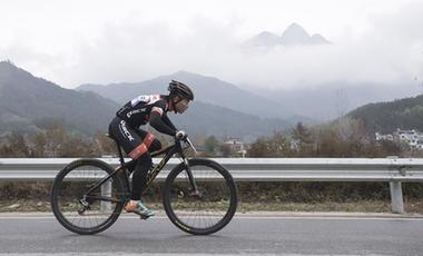 自行車&mdash;&mdash;&ldquo;挺進大別山&rdquo;中國（黃岡）自行車賽舉行