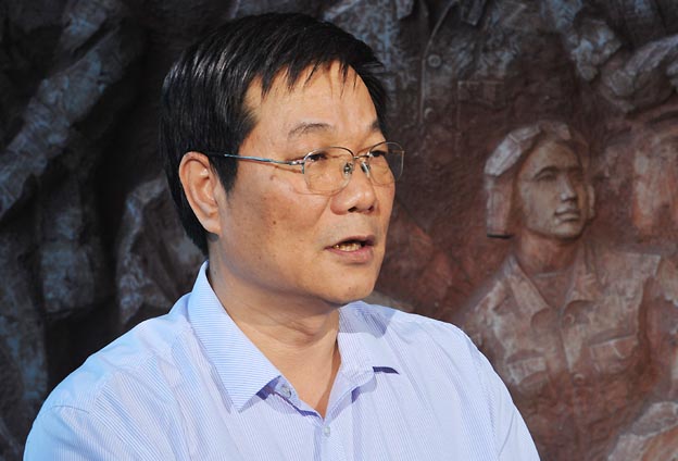 我們把黨的政治優(yōu)勢和現(xiàn)代企業(yè)制度優(yōu)勢結合起來，建立完善決策、執(zhí)行、監(jiān)督三個體系。