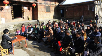 既要做好精準(zhǔn)脫貧，也要全力推動(dòng)鄉(xiāng)村振興