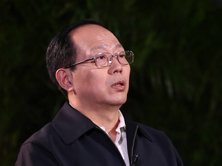 如何發(fā)展壯大體育產(chǎn)業(yè)？