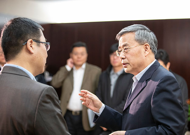 讓銀行業(yè)金融機構(gòu)愿意做、能夠做、也會做民營企業(yè)業(yè)務(wù)