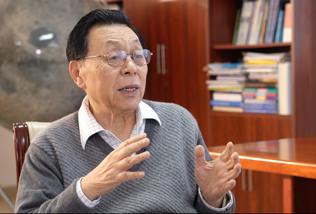 與月球背面建立聯(lián)系，而且測控和通信鏈路要暢通