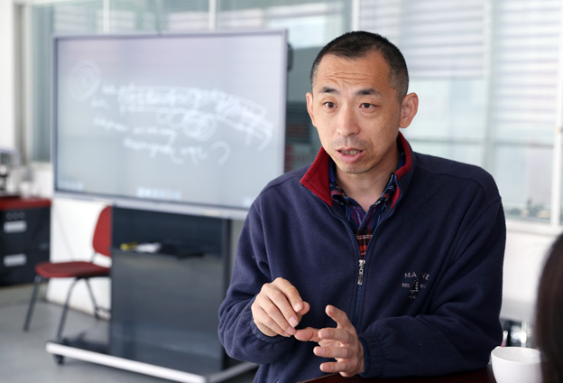 在黑洞的最中心，是平行宇宙的另外一個(gè)入口