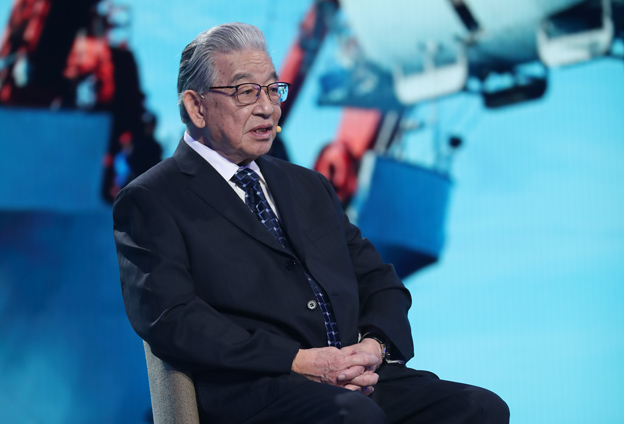 中華民族實(shí)現(xiàn)了可上九天攬?jiān)?，可下五洋捉鱉的宏偉夙愿