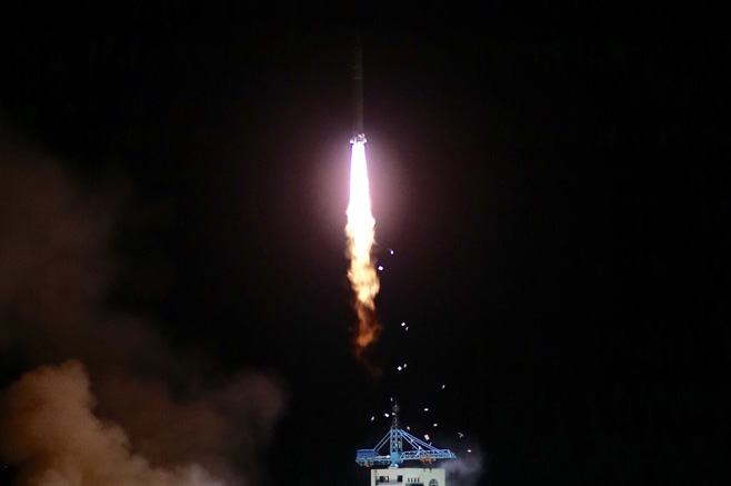 4月6日，搭載實踐十號衛(wèi)星的長征二號丁運載火箭升空。