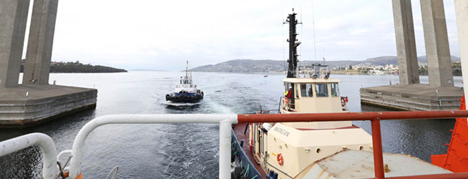 &ldquo;雪龍&rdquo;號(hào)?？堪拇罄麃喕舭吞馗垩a(bǔ)給(高清)