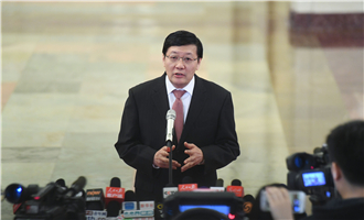 全國(guó)社?；鹄硎聲?huì)理事長(zhǎng)樓繼偉接受采訪