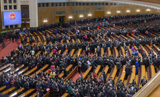 閉幕會(huì)結(jié)束后，代表離開會(huì)場(chǎng)