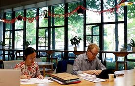 中國成就，世界矚目&mdash;&mdash;來自基層蹲點(diǎn)現(xiàn)場的報(bào)道