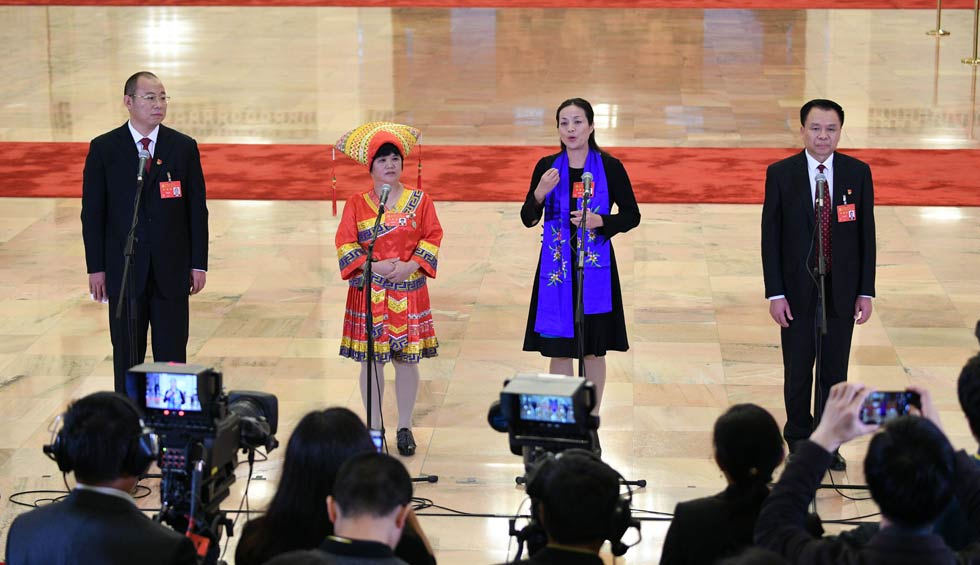 蔡松濤、杜麗群、楊小玲、賈立群接受采訪