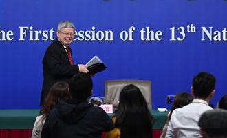 記者會(huì)后，劉永富準(zhǔn)備離開