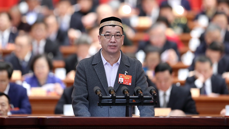 新疆維吾爾自治區(qū)呼圖壁縣政協(xié)副主席、伊斯蘭教協(xié)會(huì)會(huì)長，呼圖壁縣城鎮(zhèn)陜西寺阿訇 楊杰