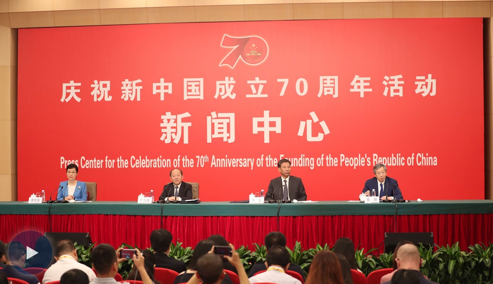 以新發(fā)展理念為引領(lǐng)，推進(jìn)中國(guó)經(jīng)濟(jì)平穩(wěn)健康可持續(xù)發(fā)展