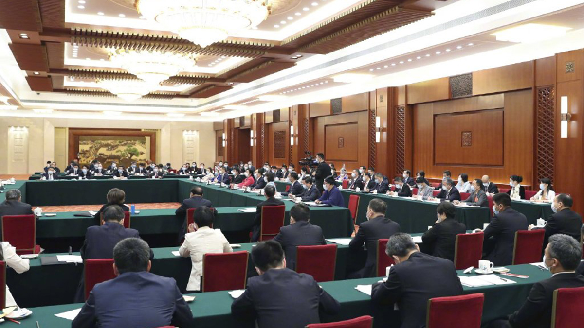 出席十三屆全國人大三次會(huì)議的代表團(tuán)分組審議政府工作報(bào)告，來看審議現(xiàn)場