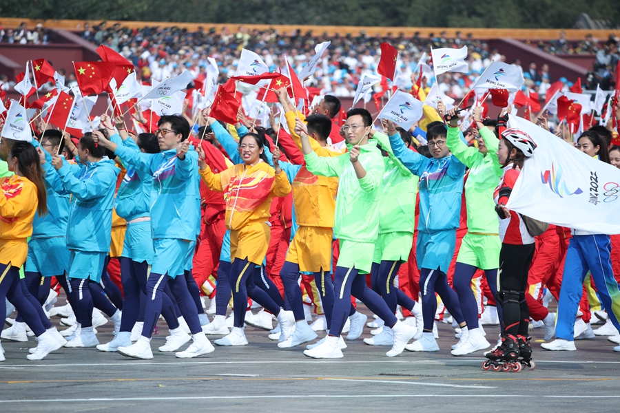 群眾大游行，歡樂的海洋！