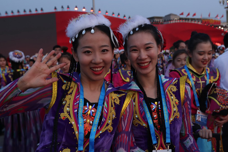 今晚，我們歡聚在天安門(mén)廣場(chǎng)