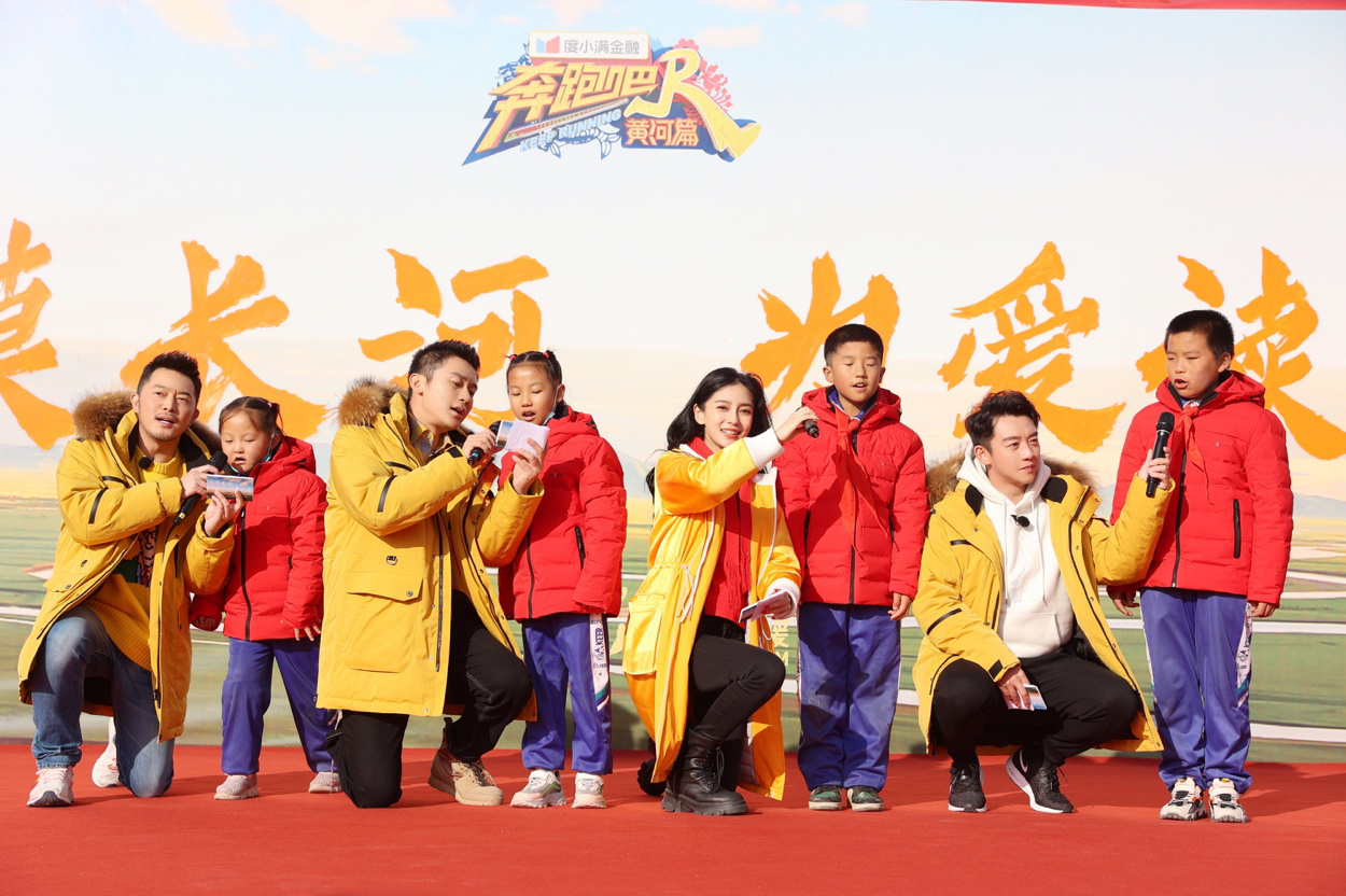 2020年11月18日，&ldquo;大漠長(zhǎng)河，為愛(ài)讀詩(shī)&rdquo;多一克溫暖公益活動(dòng)啟動(dòng)儀式在寧夏中衛(wèi)市沙坡頭區(qū)郭灘學(xué)校舉行。&ldquo;跑男團(tuán)&rdquo;成員李晨、楊穎、鄭愷、沙溢與&ldquo;多一克溫暖&rdquo;團(tuán)隊(duì)攜手為學(xué)生們送去了海瀾之家的冬日溫暖。