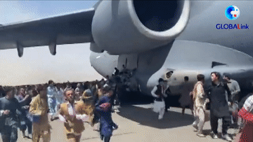 全球連線丨慘??！喀布爾機(jī)場(chǎng)現(xiàn)場(chǎng)
