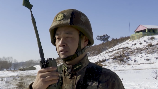 坦克步戰(zhàn)車沖進(jìn)風(fēng)雪 體驗&ldquo;凍感&rdquo;與&ldquo;動感&rdquo;