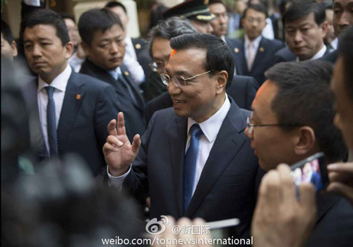 李克強(qiáng)：在非中企了解當(dāng)?shù)匚幕拍茉「D片來(lái)源：&ldquo;新國(guó)際&rdquo;微博。