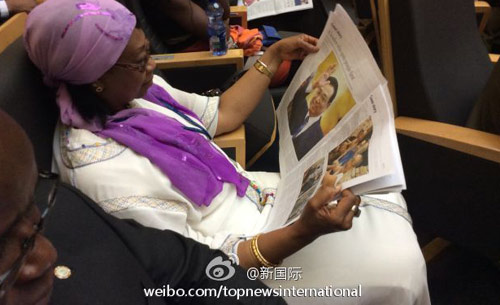 李克強(qiáng)即將在非盟總部發(fā)表演講，請(qǐng)柬&ldquo;一柬難求&rdquo;。圖片來(lái)源：&ldquo;新國(guó)際&rdquo;微博。