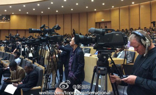 李克強(qiáng)即將在非盟總部發(fā)表演講，請(qǐng)柬&ldquo;一柬難求&rdquo;。圖片來(lái)源：&ldquo;新國(guó)際&rdquo;微博。