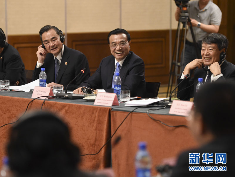  5月6日，國務(wù)院總理李克強在埃塞俄比亞首都亞的斯亞貝巴出席中非經(jīng)貿(mào)人文座談會。 新華社記者 李學(xué)仁 攝 