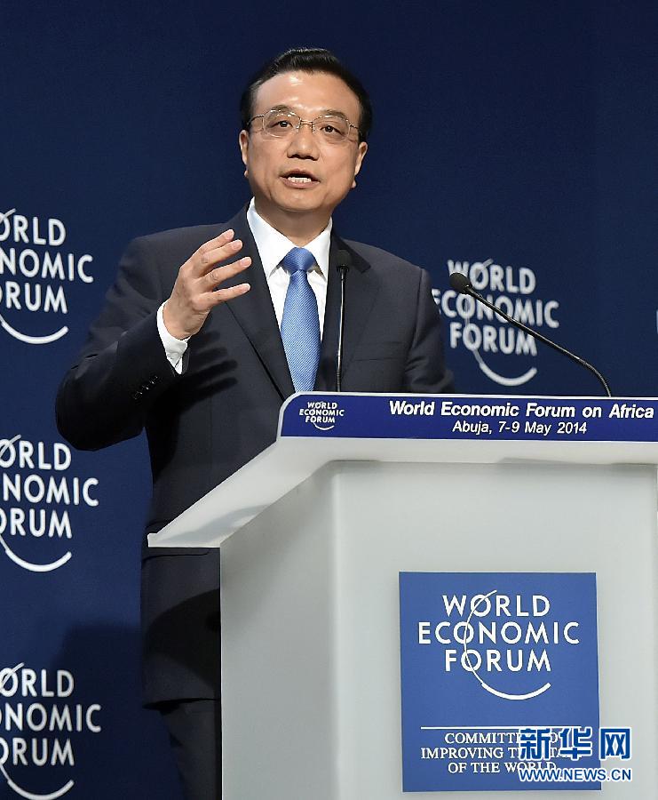 5月8日，國務(wù)院總理李克強(qiáng)在阿布賈出席第24屆世界經(jīng)濟(jì)論壇非洲峰會(huì)全會(huì)，發(fā)表題為《共同推動(dòng)非洲發(fā)展邁上新臺(tái)階》的特別致辭。 新華社記者李濤 攝 