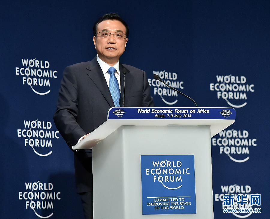 5月8日，中國國務(wù)院總理李克強(qiáng)在阿布賈出席第24屆世界經(jīng)濟(jì)論壇非洲峰會(huì)全會(huì)，發(fā)表題為《共同推動(dòng)非洲發(fā)展邁上新臺(tái)階》的特別致辭。新華社記者 李濤 攝 
