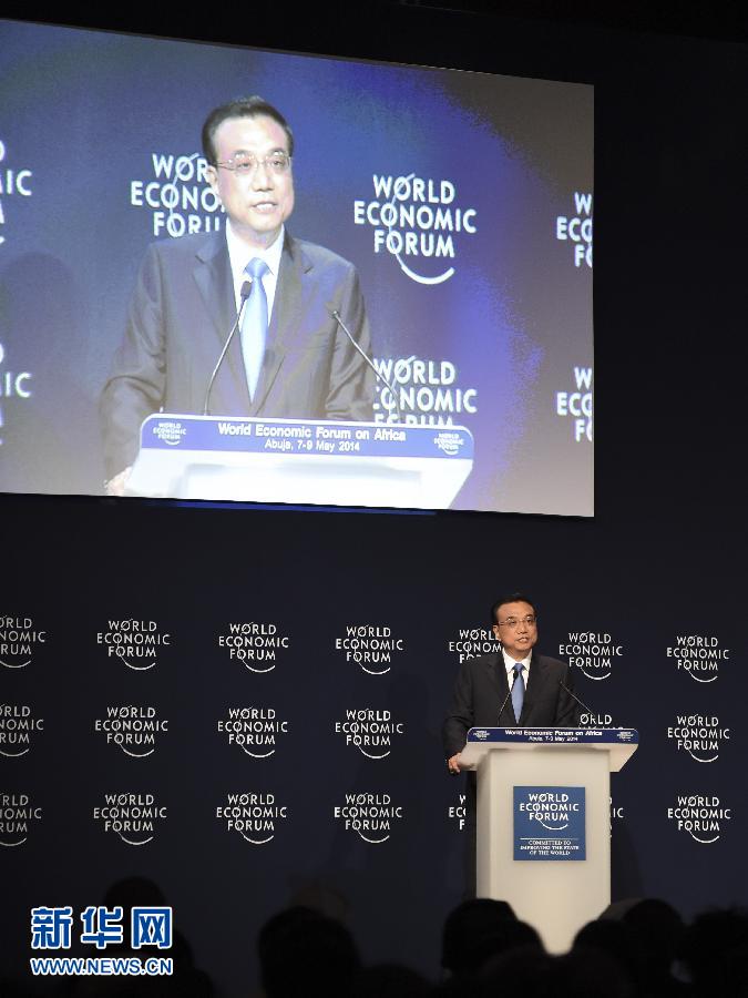 5月8日，中國國務(wù)院總理李克強(qiáng)在阿布賈出席第24屆世界經(jīng)濟(jì)論壇非洲峰會(huì)全會(huì)，發(fā)表題為《共同推動(dòng)非洲發(fā)展邁上新臺(tái)階》的特別致辭。新華社記者 李學(xué)仁 攝 