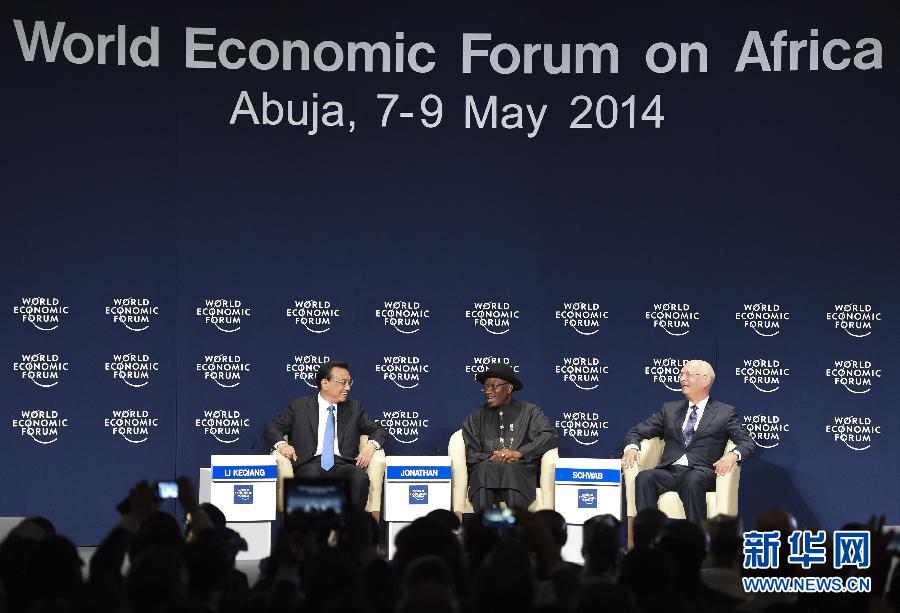  5月8日，中國國務(wù)院總理李克強(qiáng)在阿布賈出席第24屆世界經(jīng)濟(jì)論壇非洲峰會(huì)全會(huì)，發(fā)表題為《共同推動(dòng)非洲發(fā)展邁上新臺(tái)階》的特別致辭。新華社記者 李學(xué)仁 攝 