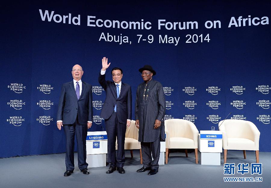 5月8日，中國國務(wù)院總理李克強(qiáng)在阿布賈出席第24屆世界經(jīng)濟(jì)論壇非洲峰會全會，發(fā)表題為《共同推動(dòng)非洲發(fā)展邁上新臺階》的特別致辭。新華社記者 李濤 攝 