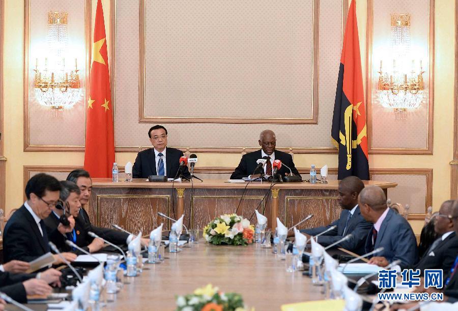 5月9日，中國國務院總理李克強在安哥拉總統府同安總統多斯桑托斯舉行會談。 新華社記者李濤攝