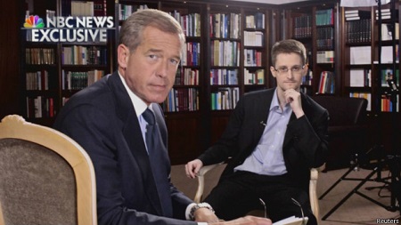 斯諾登稱，他曾作為美國中情局和國安局便衣特工在海外工作。