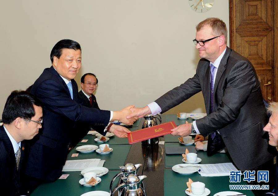 6月12日，中共中央政治局常委、中央書記處書記劉云山在赫爾辛基會見芬蘭中間黨主席西皮萊。 新華社記者饒愛民攝