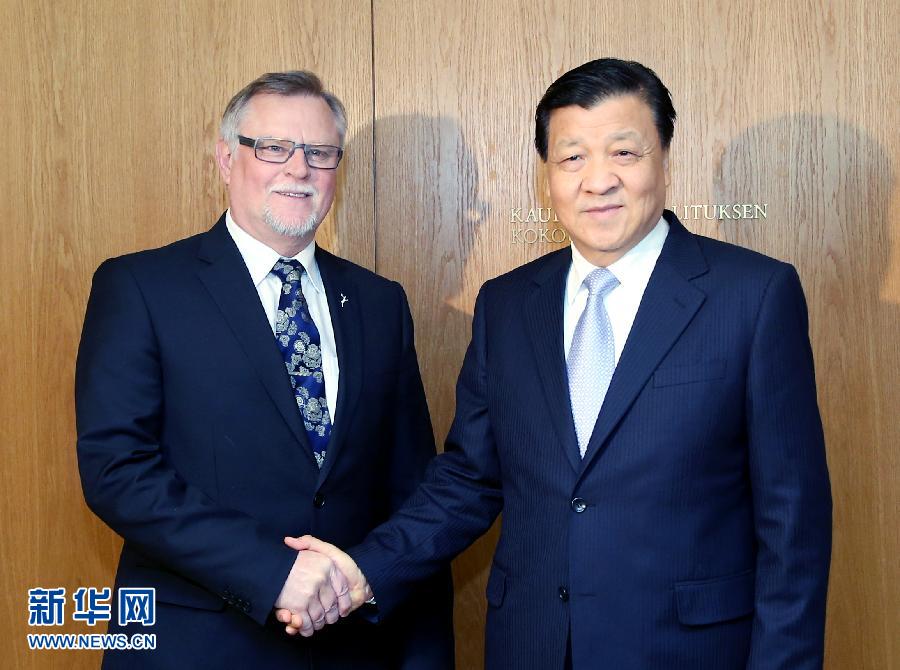 6月14日，中共中央政治局常委、中央書記處書記劉云山在芬蘭羅瓦涅米會見羅瓦涅米市長羅特沃寧。 新華社記者姚大偉攝