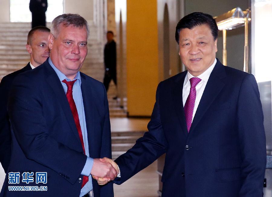 6月13日，中共中央政治局常委、中央書記處書記劉云山在赫爾辛基會見芬蘭社民黨主席、財政部長林內(nèi)。 新華社記者姚大偉攝