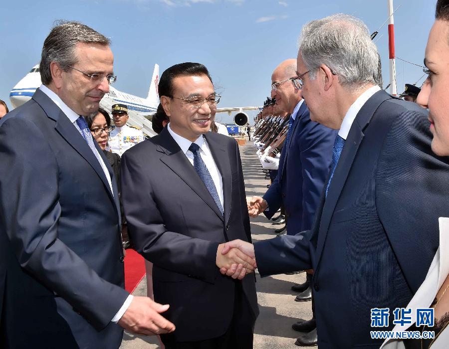 6月19日，國務院總理李克強乘專機抵達雅典國際機場，開始對希臘進行正式訪問。希臘總理薩馬拉斯在機場為李克強舉行隆重的歡迎儀式。新華社記者 李濤 攝