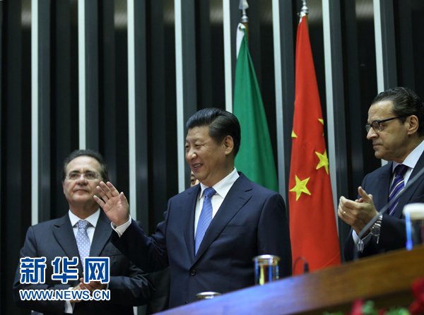 7月16日，國家主席習近平在巴西國會發(fā)表《弘揚傳統(tǒng)友好共譜合作新篇》的演講。 新華社記者 蘭紅光 攝 