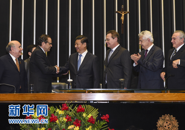 7月16日，國家主席習近平在巴西國會發(fā)表《弘揚傳統(tǒng)友好共譜合作新篇》的演講。 新華社記者 李學仁 攝 