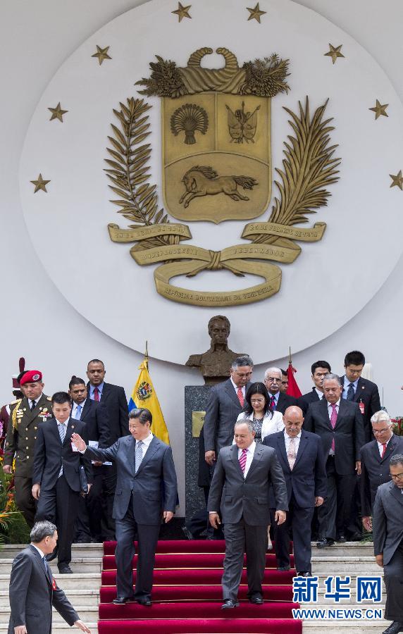 當(dāng)?shù)貢r間7月21日，國家主席習(xí)近平在加拉加斯會見委內(nèi)瑞拉全國代表大會主席卡韋略。 新華社記者 王曄 攝