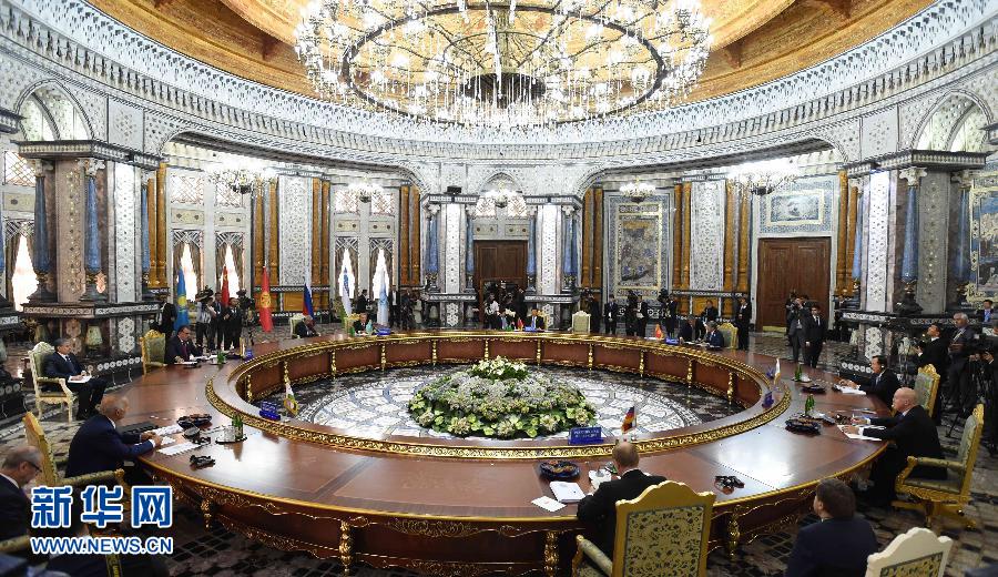 9月12日，上海合作組織成員國(guó)元首理事會(huì)第十四次會(huì)議在塔吉克斯坦首都杜尚別舉行。國(guó)家主席習(xí)近平出席會(huì)議并發(fā)表重要講話。新華社記者馬占成攝 