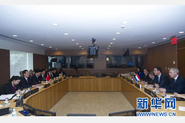 9月23日，出席聯(lián)合國氣候峰會的國家主席習(xí)近平特使、國務(wù)院副總理張高麗在紐約聯(lián)合國總部會見荷蘭首相呂特。 新華社記者 王曄 攝 