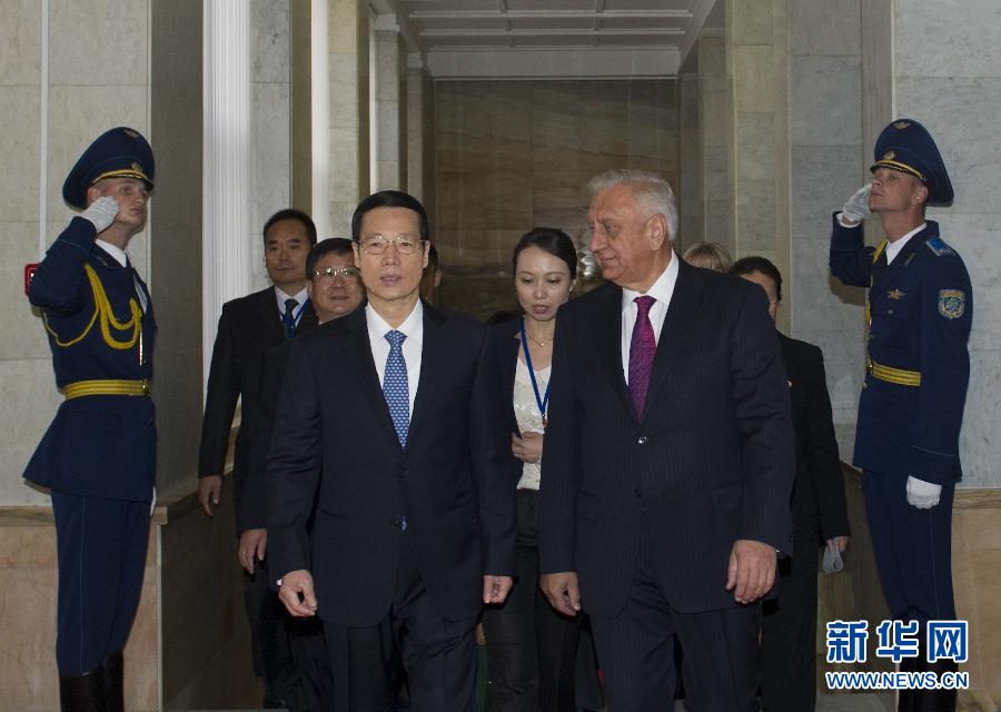 9月27日，應(yīng)邀訪問白俄羅斯的國務(wù)院副總理張高麗在明斯克同白俄羅斯總理米亞斯尼科維奇舉行會談。 新華社記者王曄攝